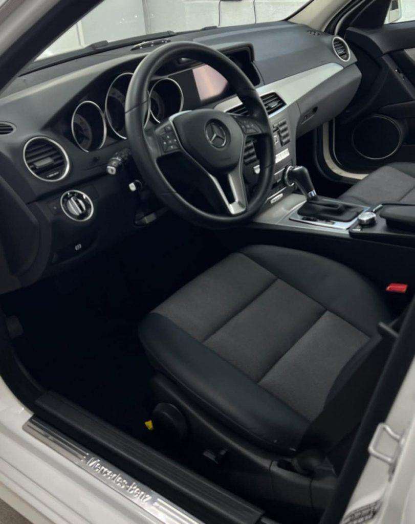 unutrasnjost automobila
